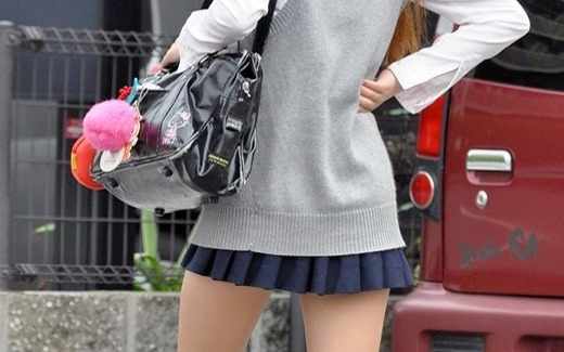 ルーズソックスで援交する女子高生